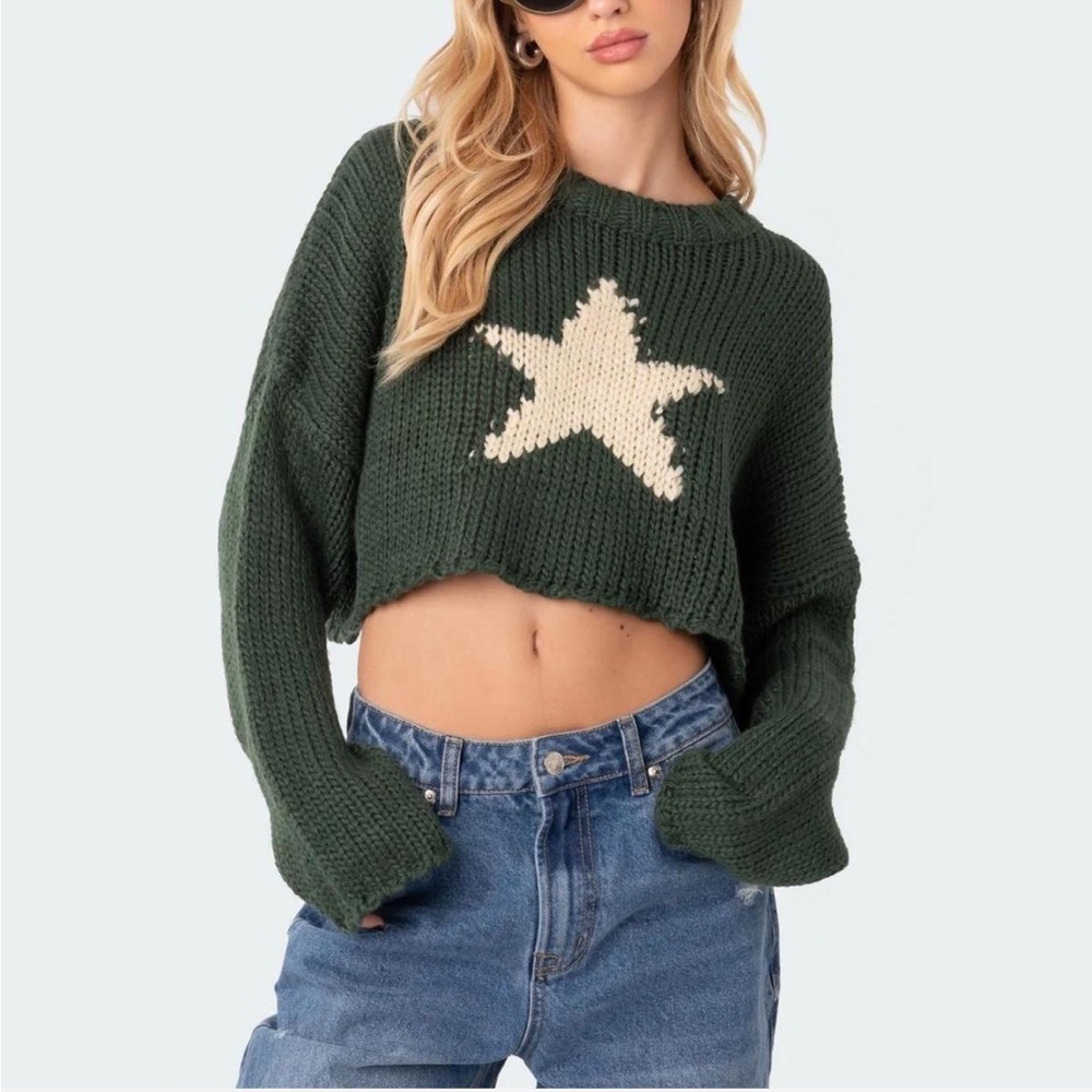⭐️ NEW Edikted Medium/Large Dark Green Sweater Cream Star Cropped